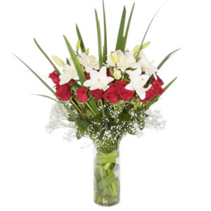 Florero con 12 rosas y lilium