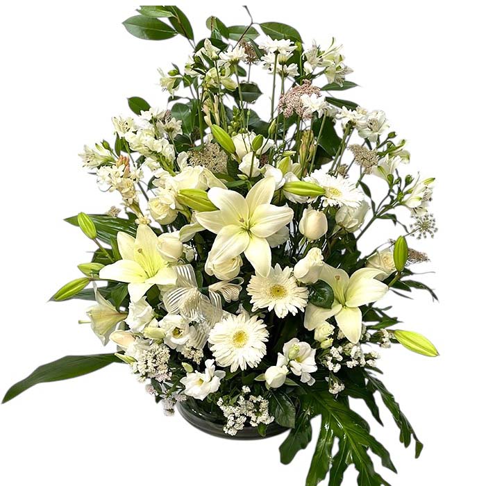 Boina con flores de estación y rosas