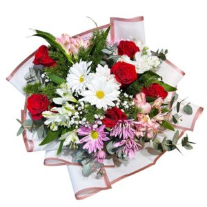 Ramo redondo con rosas y flores de estacion