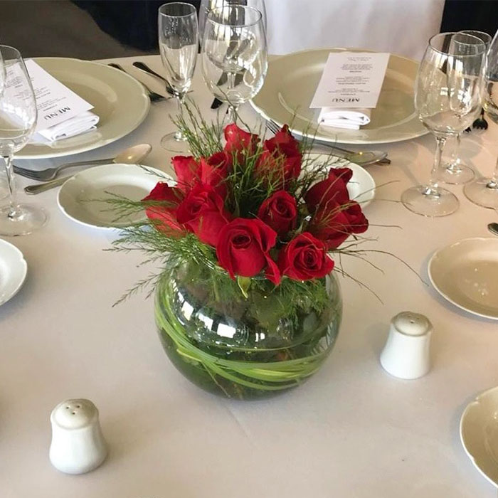 Centro de Mesa - Bocha de vidrio con rosas importadas