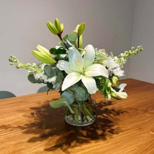 Centro de Mesa - Florero con flores de estación