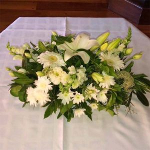 Centro de Mesa - Alargado con flores de estación