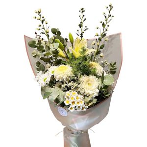 Ramo premium con flores de estacion blancas